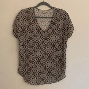 Ann Taylor loft V-neck short sleeve shirt XS